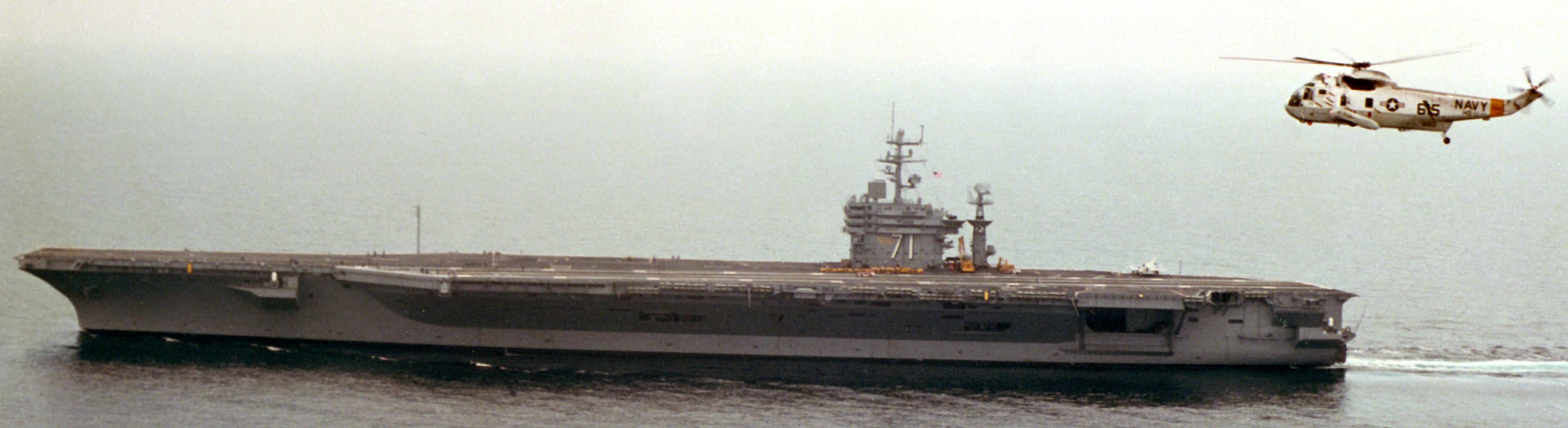 cvn-71 uss theodore roosevelt nimitz class aircraft carrier 34