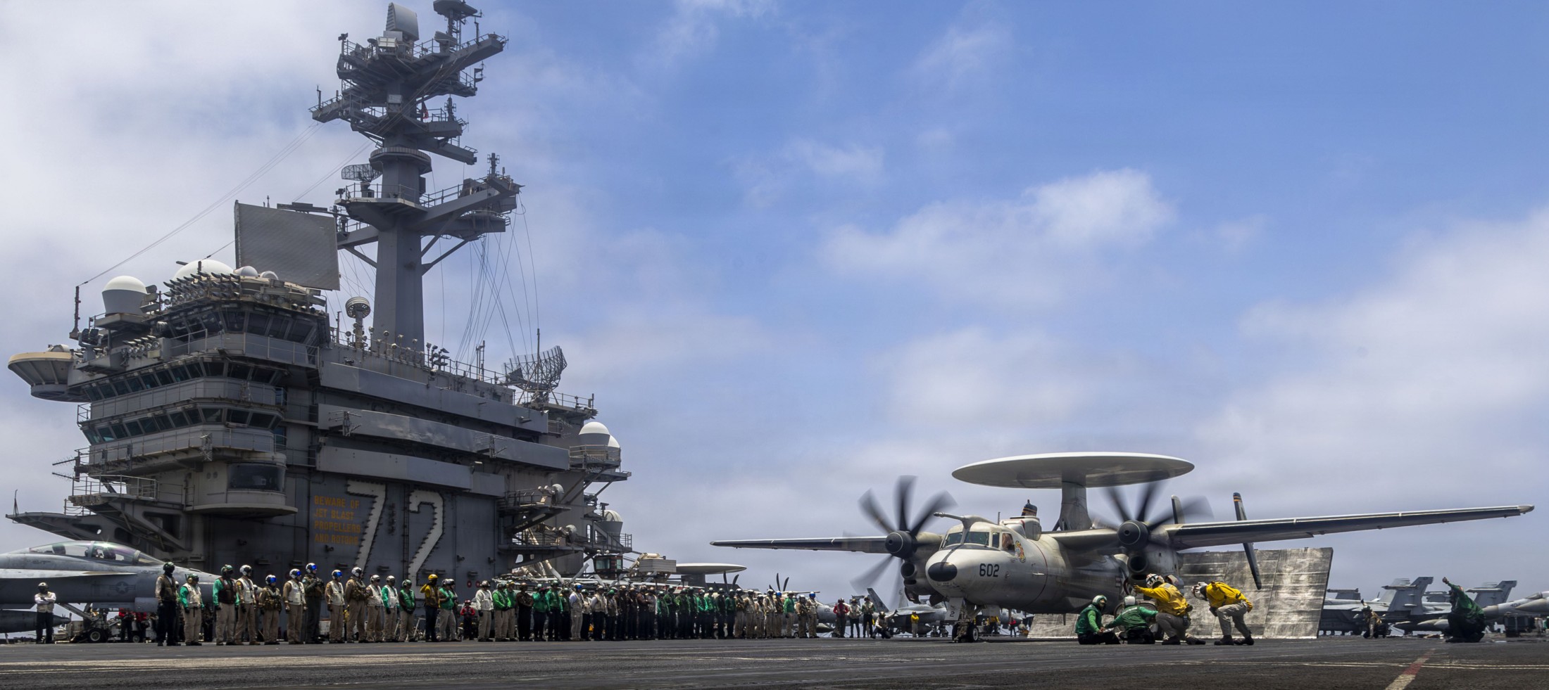 USS Abraham Lincoln CVN-72 letadlová loď letecké křídlo CVW-9 5. flotila AOR Írán údery červen 2026 241