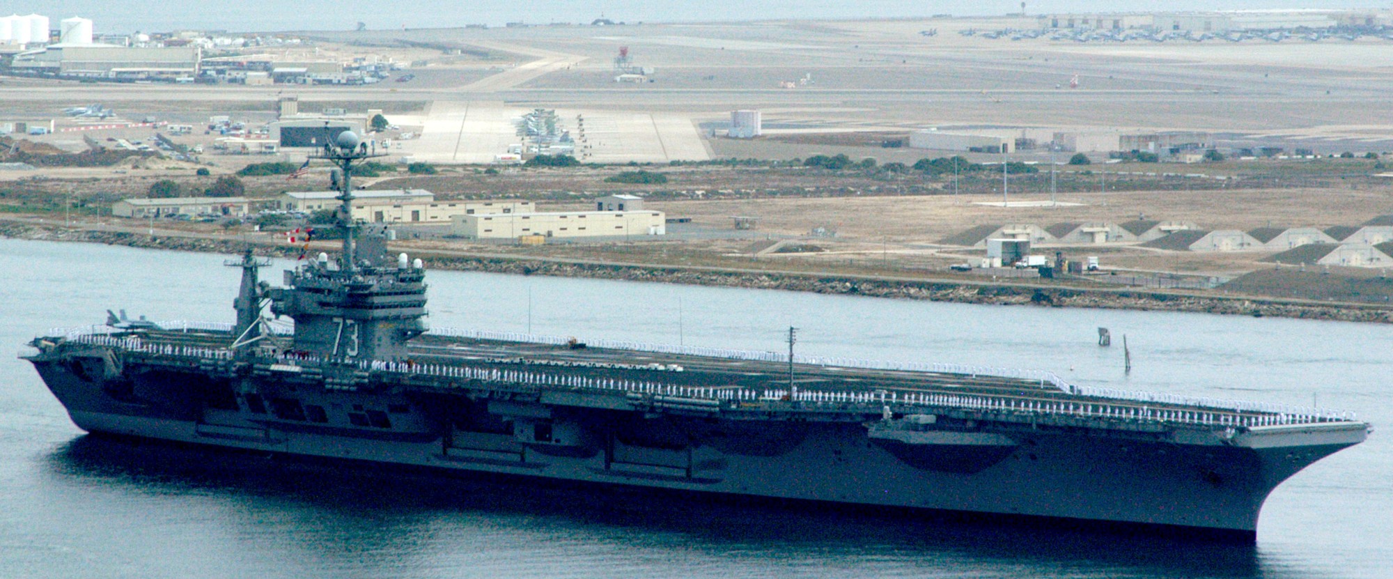 cvn-73 uss george washington nimitz class aircraft carrier us navy departing nas north island california 33