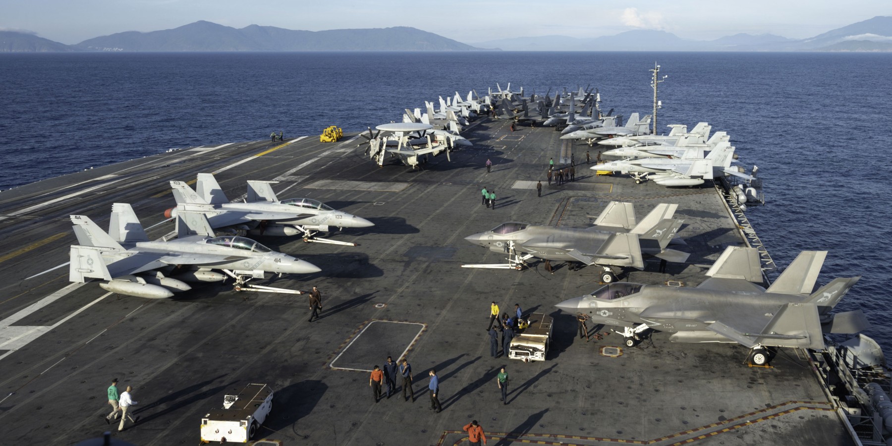 uss george washington cvn-73 aircraft carrier arriving da nang vietnam july 2026 192