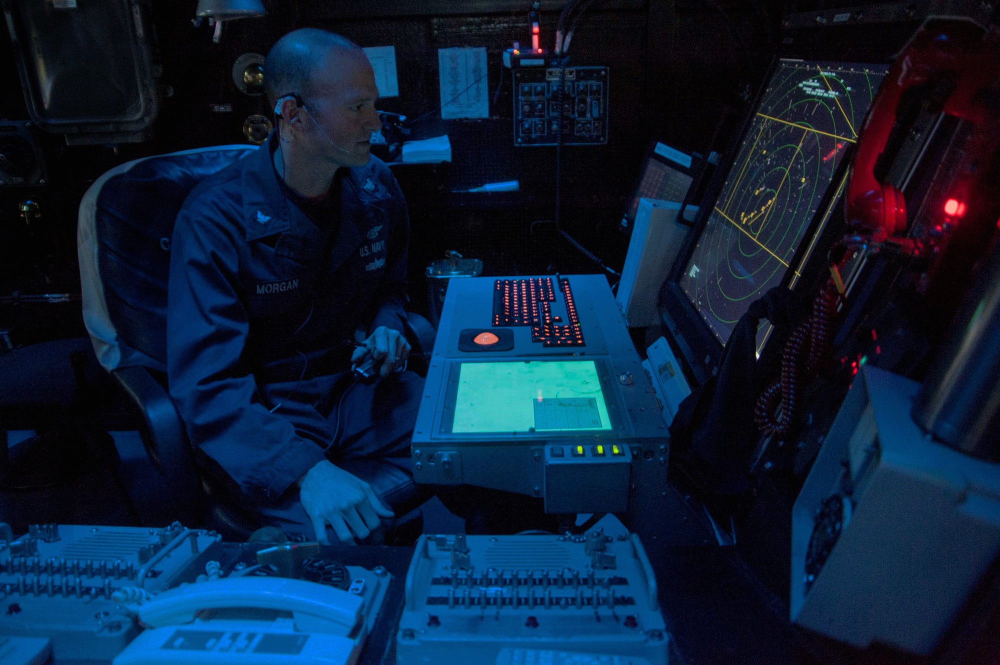 uss harry s. truman cvn-75 2014 43 air traffic control