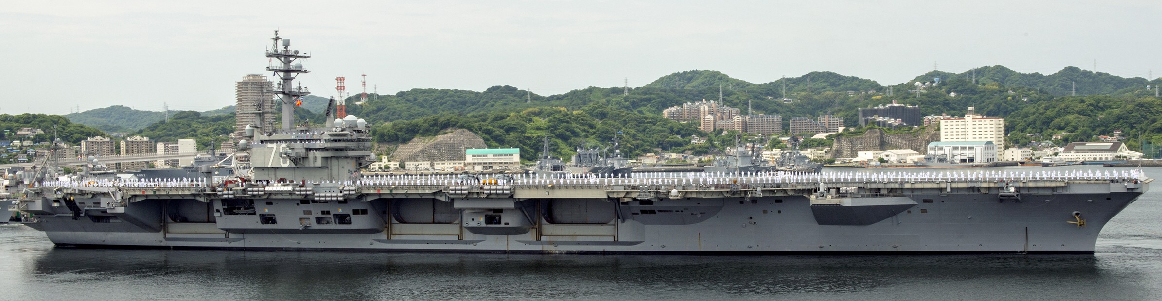 cvn-76 uss ronald reagan nimitz class aircraft carrier departing yokosuka 109
