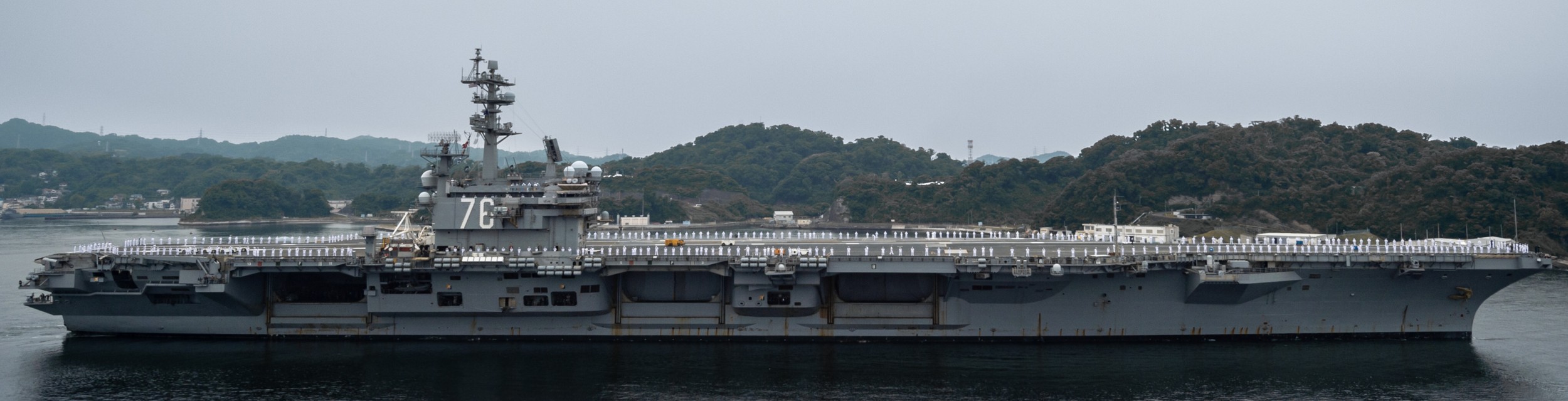 cvn-76 uss ronald reagan nimitz class aircraft carrier departing yokosuka 169
