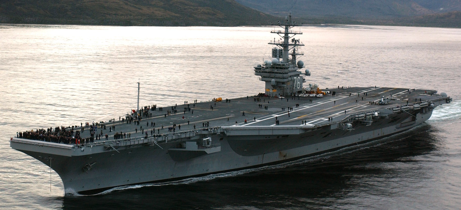 cvn-76 uss ronald reagan aircraft carrier straits of magellan 2004 10