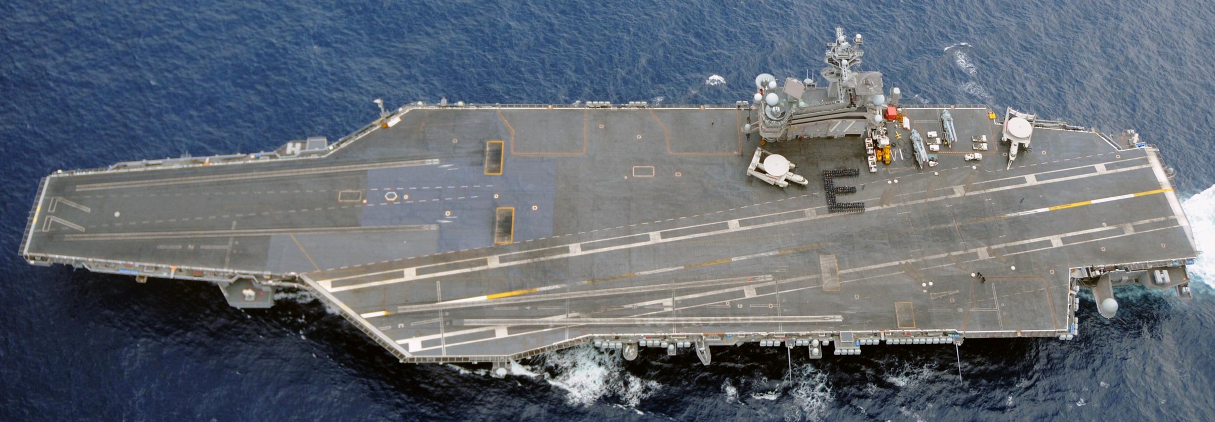 cvn-77 uss george h. w. bush aircraft carrier nimitz class us navy 08