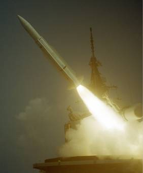 DDG-10 USS Sampson fires a RIM-66 Standard missile from her Mk-11 missile launcher