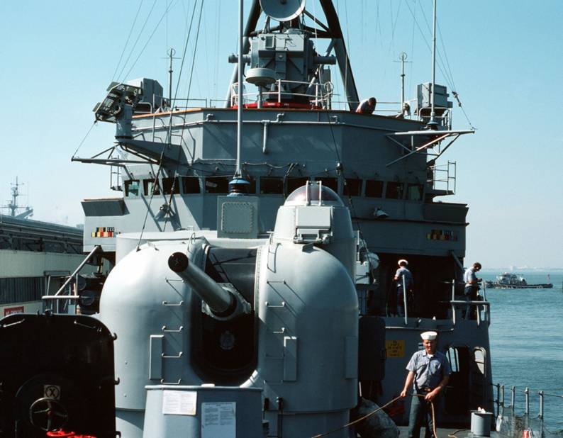 Mk-42 5"/54 caliber 127mm gun aboard USS Richard E. Byrd DDG-23