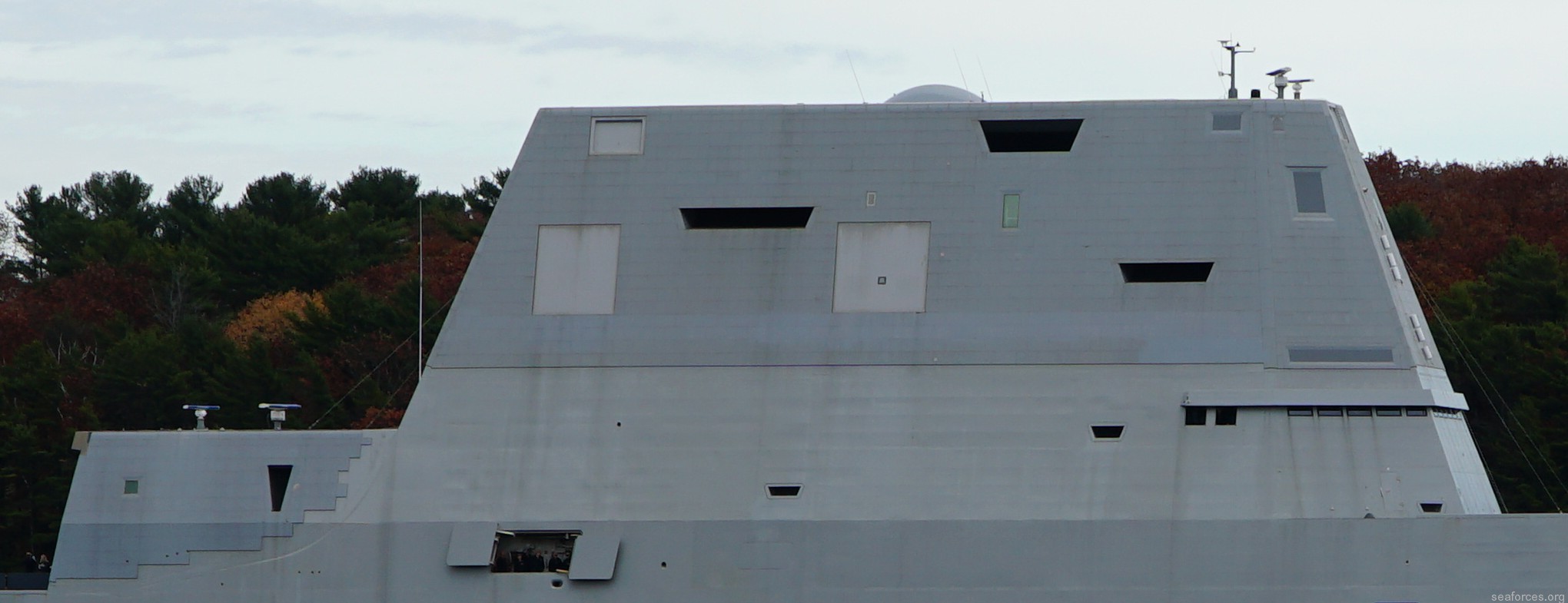 zumwalt class guided missile destroyer us navy ddg superstructure radar an/spy-3 aegis