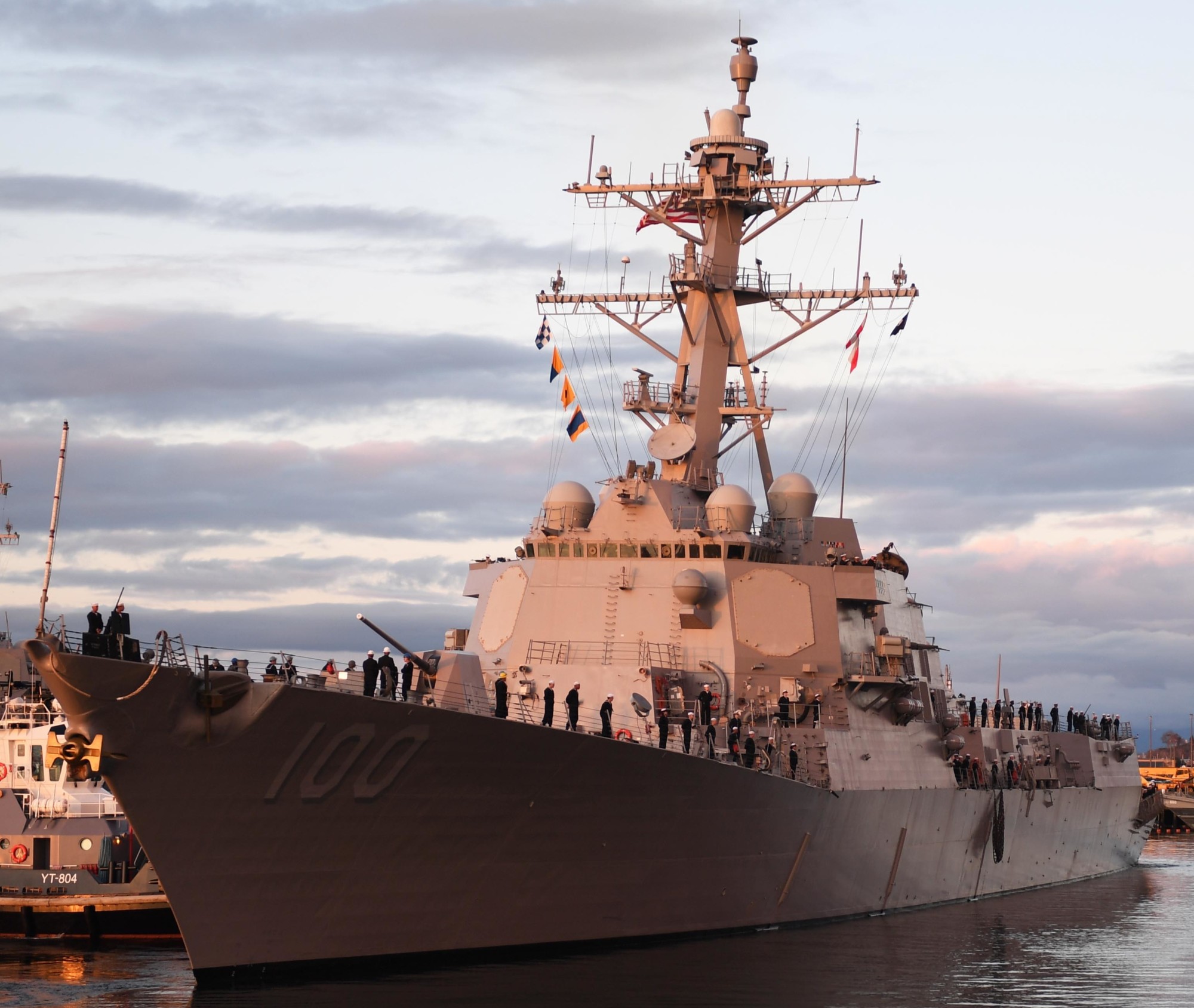 ddg-100 uss kidd arleigh burke class guided missile destroyer aegis arriving naval station everett washington 28