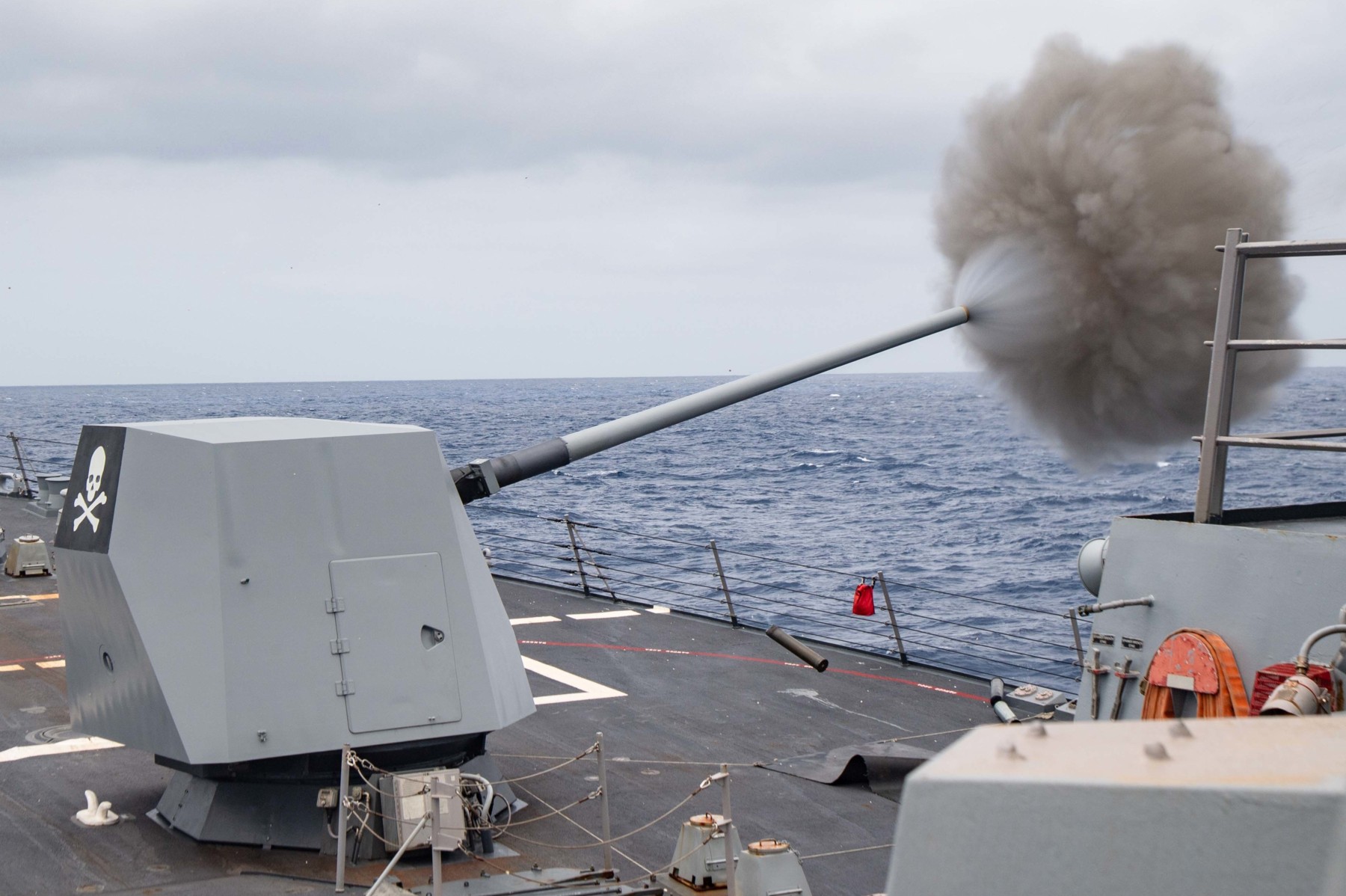ddg-100 uss kidd arleigh burke class guided missile destroyer aegis us navy mk.454 mod.4 gun fire 62