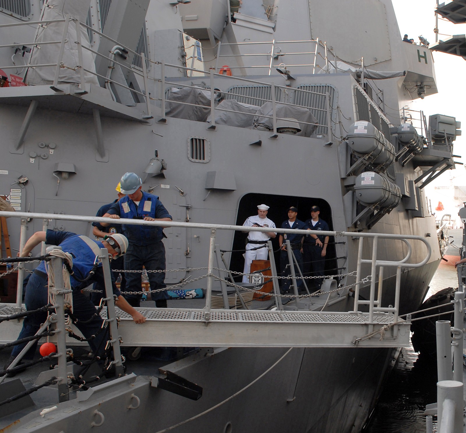 ddg-101 uss gridley arleigh burke class guided missile destroyer aegis us navy goa india 38