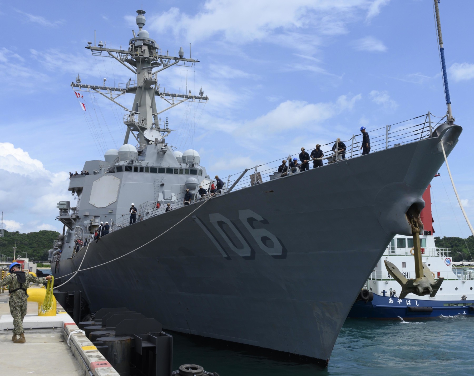 ddg-106 uss stockdale arleigh burke class guided missile destroyer aegis us navy naval facility white beach okinawa 139