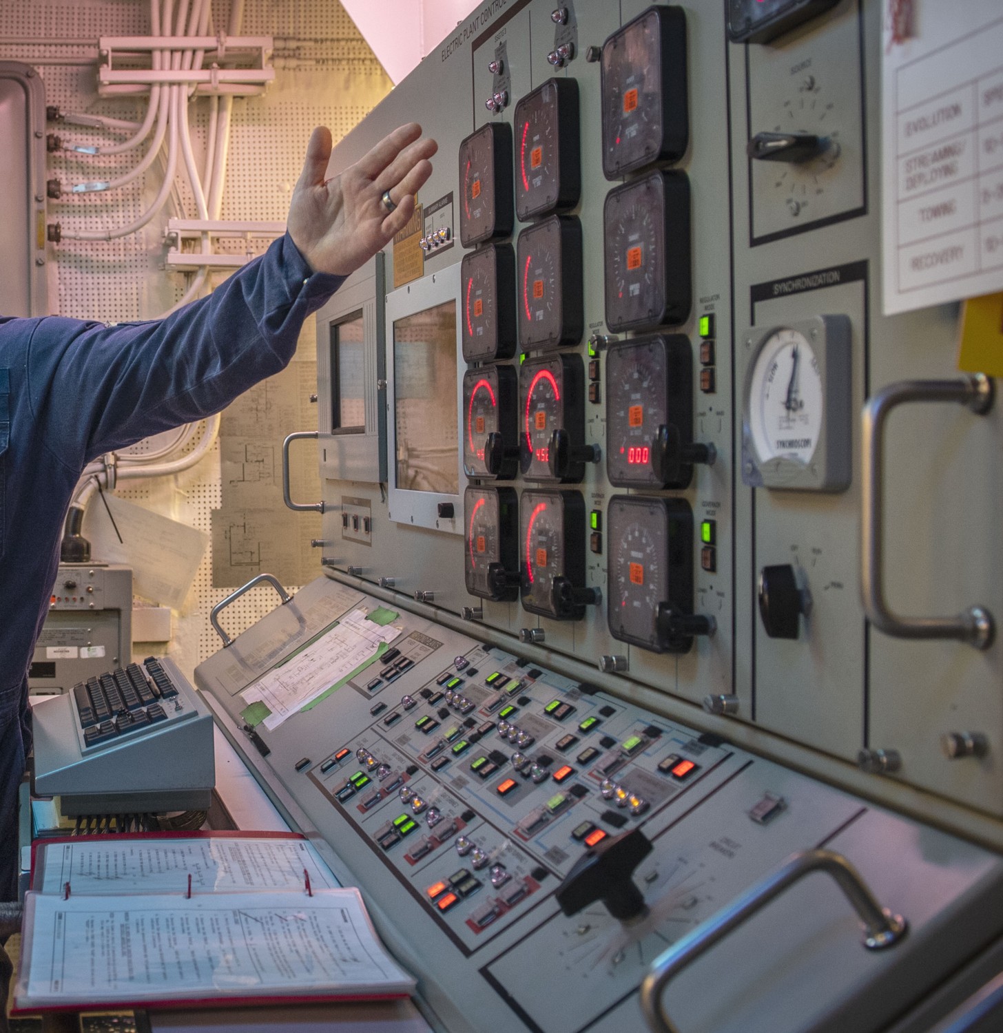 ddg-107 uss gravely arleigh burke class guided missile destroyer aegis us navy electric plant console 65