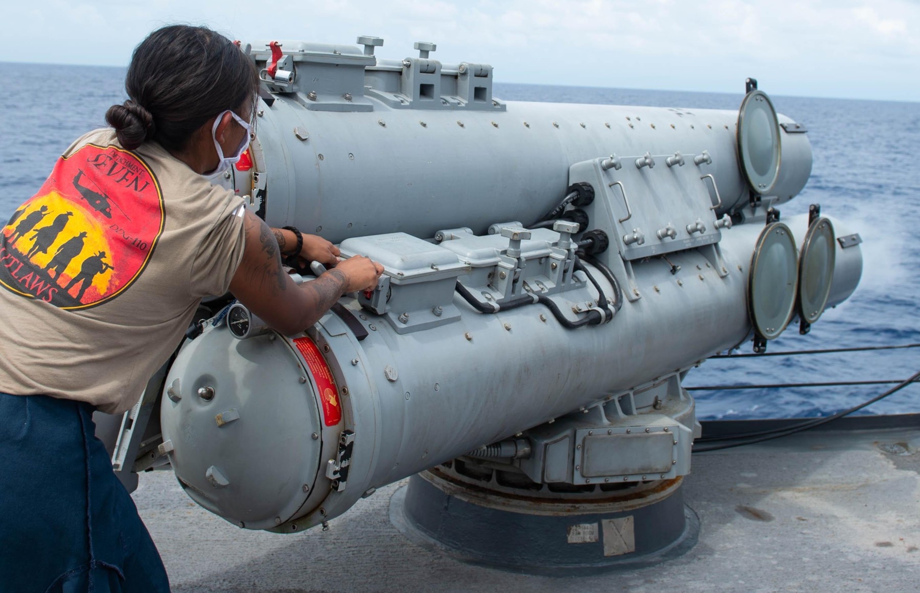 ddg-110 uss william p. lawrence arleigh burke class guided missile destroyer aegis us navy mk.32 torpedo tubes svtt 66