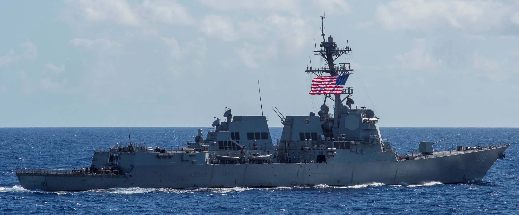 ddg-110 uss william p. lawrence arleigh burke class guided missile destroyer aegis us navy philippine sea 05p