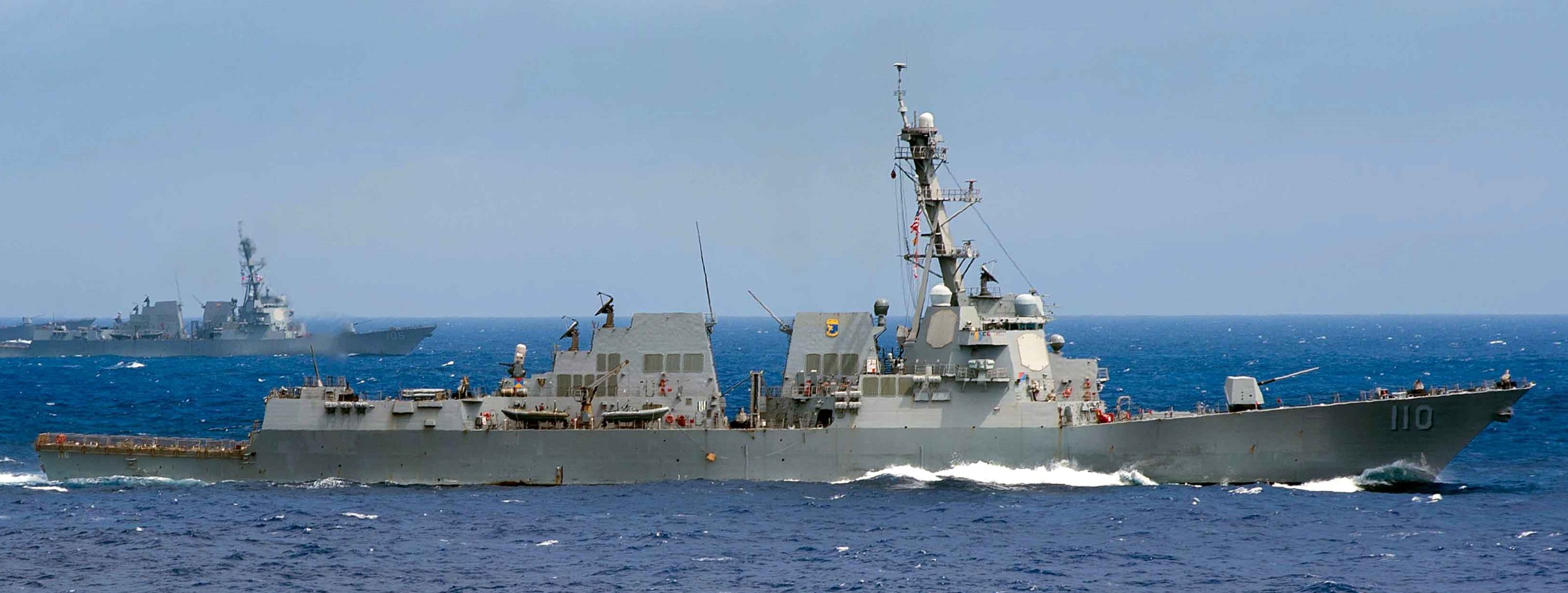 ddg-110 uss william p. lawrence arleigh burke class guided missile destroyer aegis us navy philippine sea 07p