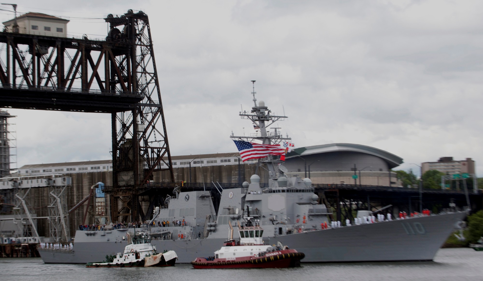 ddg-110 uss william p. lawrence arleigh burke class guided missile destroyer aegis us navy portland rose festival oregon 40p