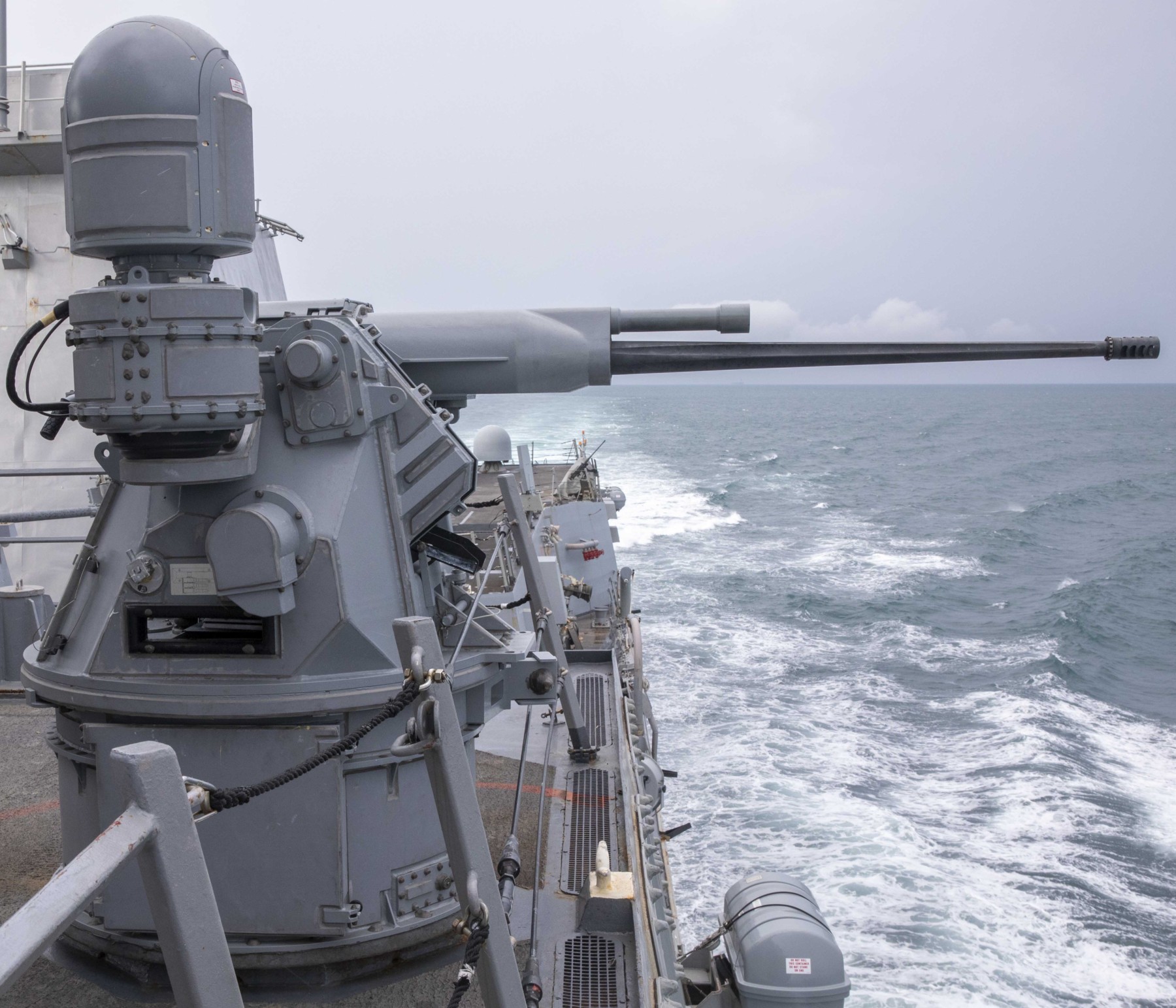 uss spruance ddg-111 guided missile destroyer mk.38 mod.2 machine gun system 87