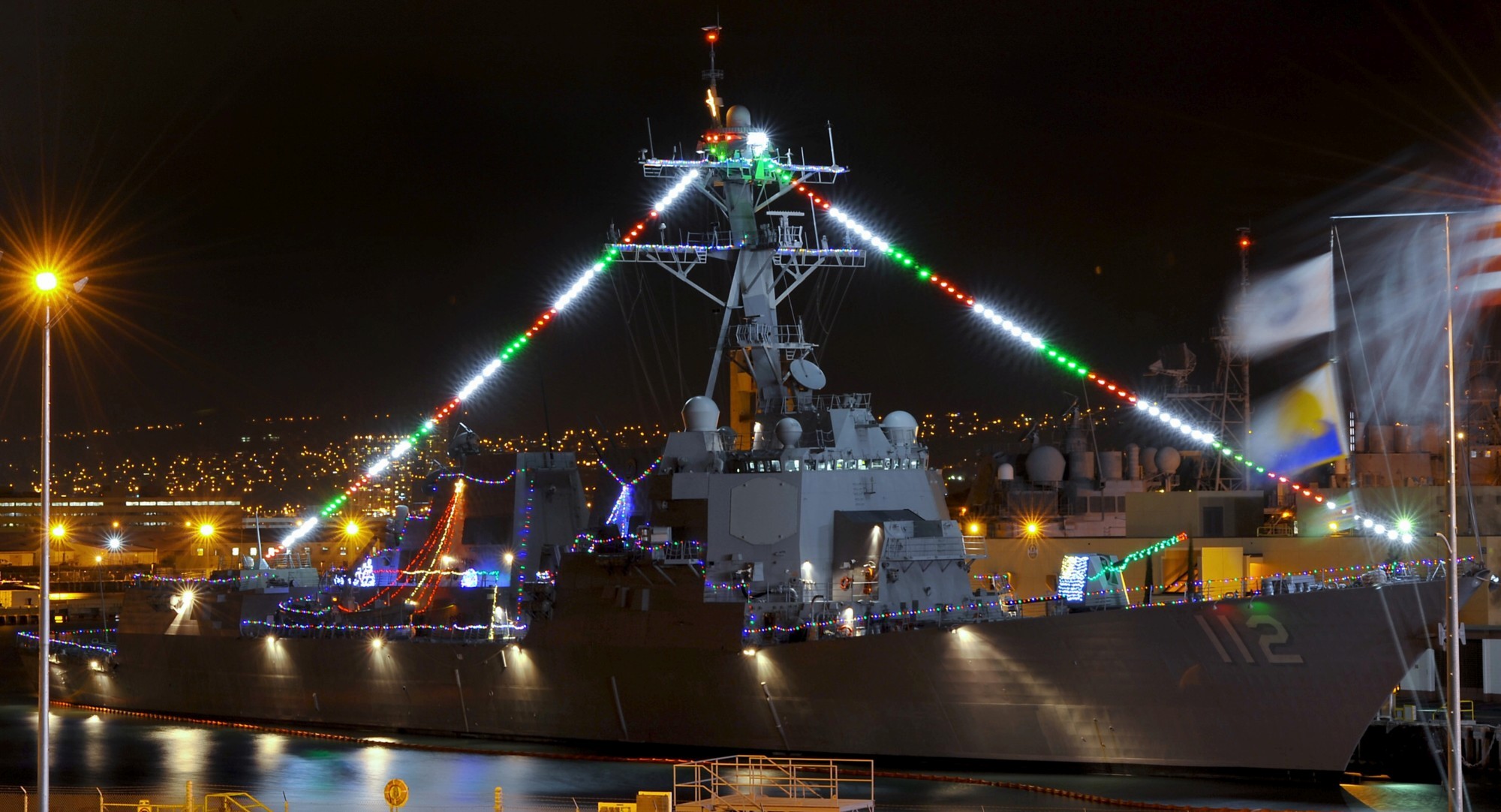 ddg-112 uss michael murphy arleigh burke class guided missile destroyer aegis us navy holiday lighs 10