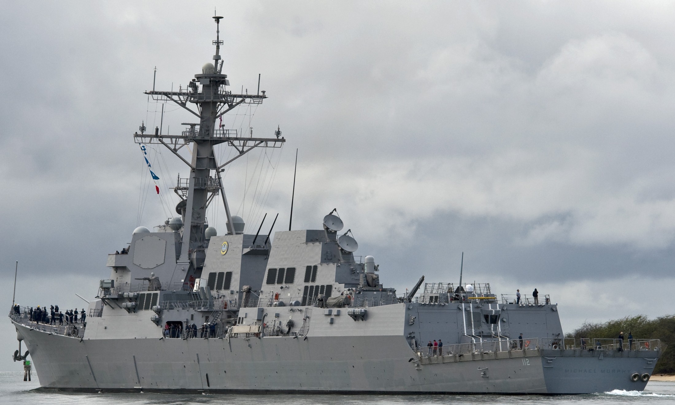 ddg-112 uss michael murphy arleigh burke class guided missile destroyer aegis us navy departing pearl harbor hickam hawaii 14