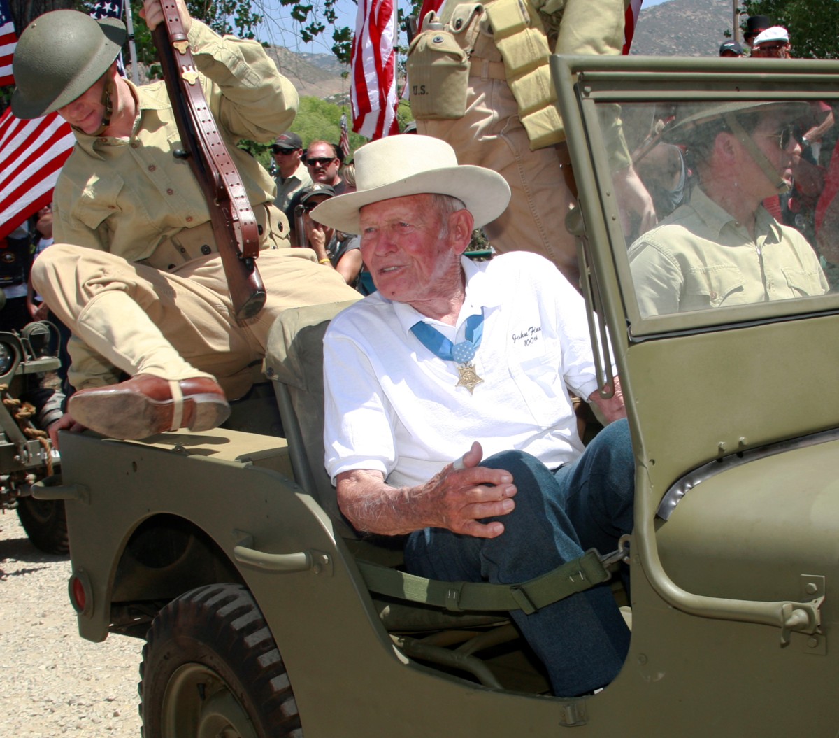 lieutenant john william finn us navy medal of honor ddg-113 2009