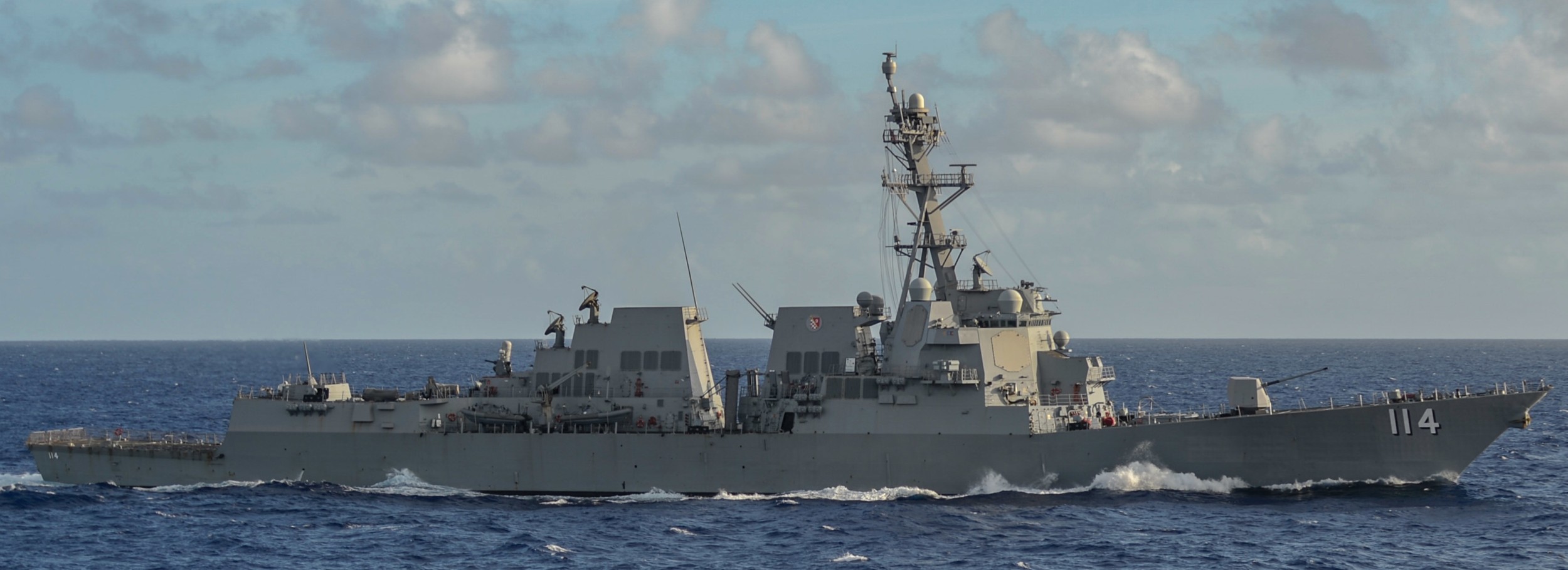 ddg-114 uss ralph johnson arleigh burke class guided missile destroyer us navy aegis 32 philippine sea