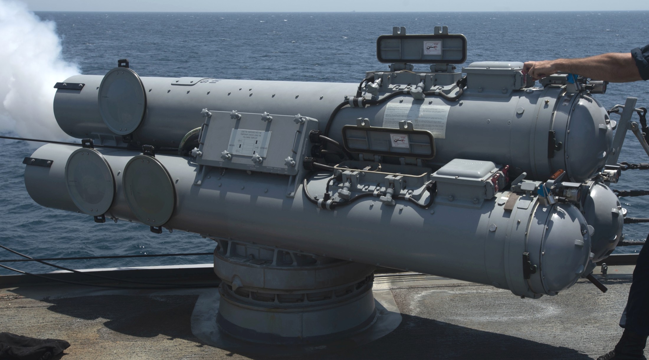 ddg-114 uss ralph johnson arleigh burke class guided missile destroyer us navy aegis 40 mk.32 torpedo tubes