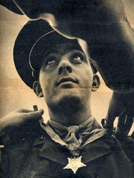john basilone gunnery sergeant usmc marines uss ddg 04