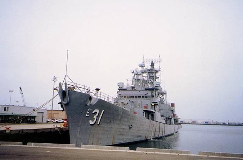 ex USS Decatur DDG-31 - self defense test ship