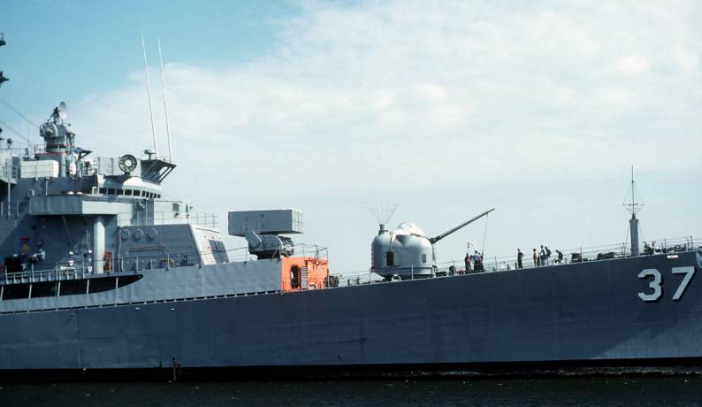 DDG-37 USS Farragut
