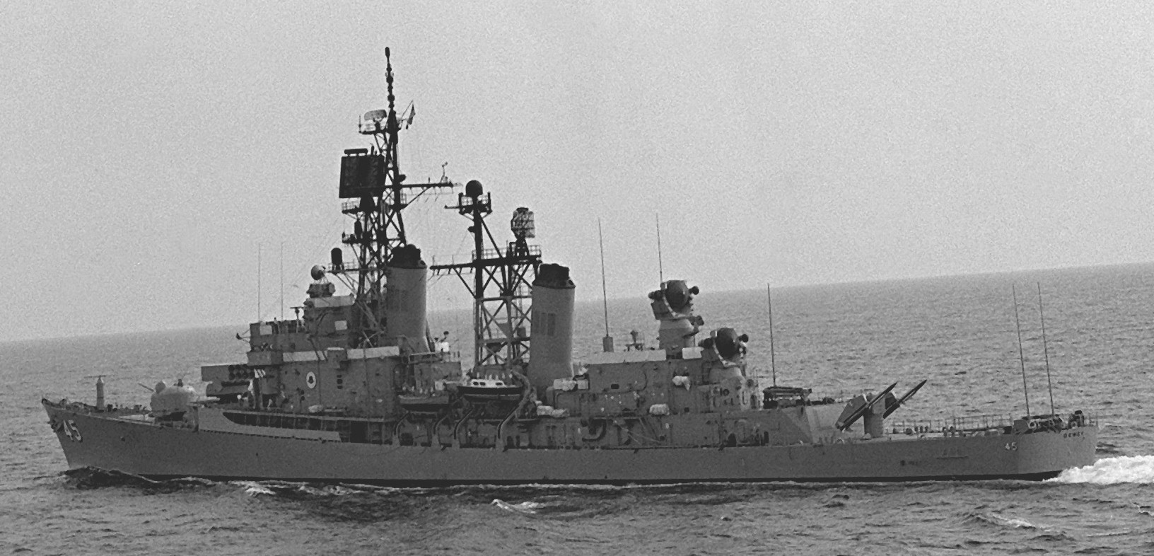 ddg-45 uss dewey farragut class destroyer us navy 1979 02 exercise unitas xx