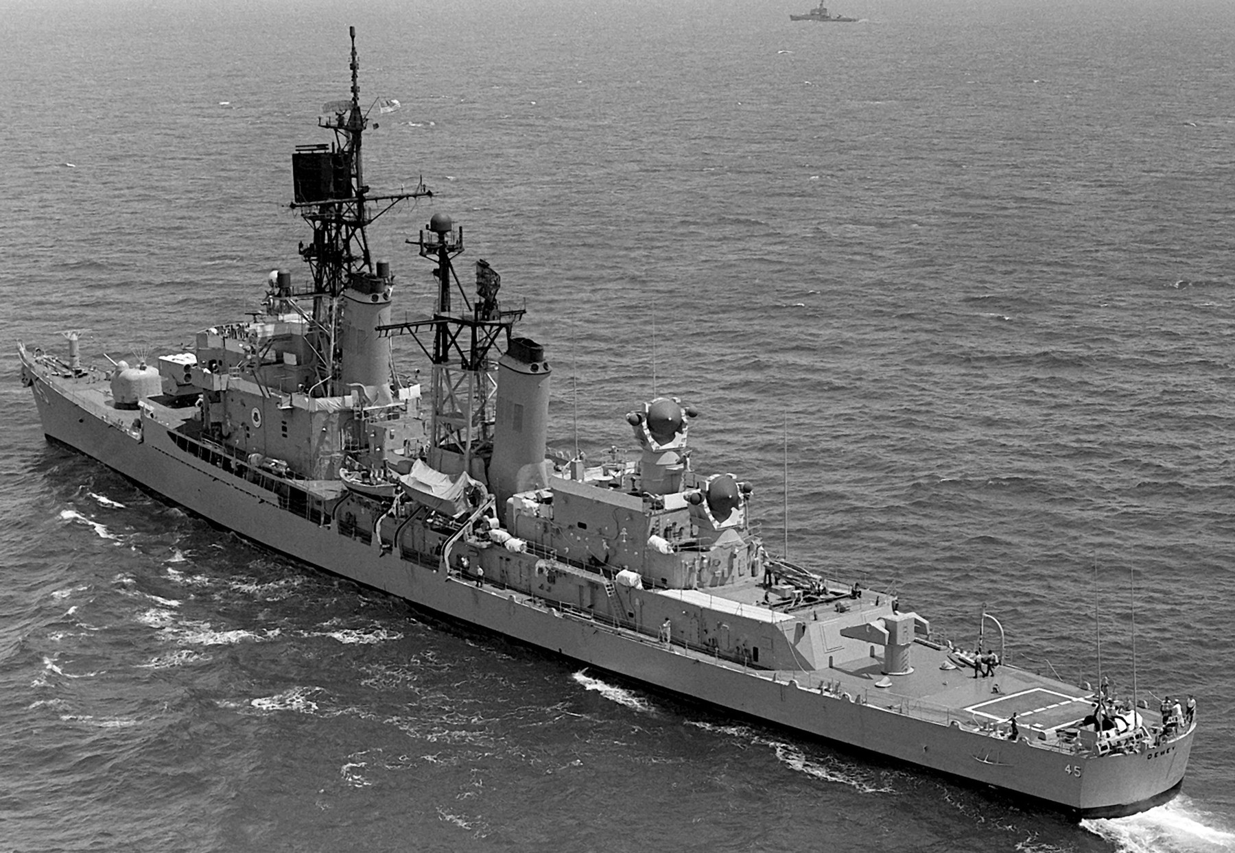 ddg-45 uss dewey farragut class destroyer us navy 1979 05 exercise unitas xx