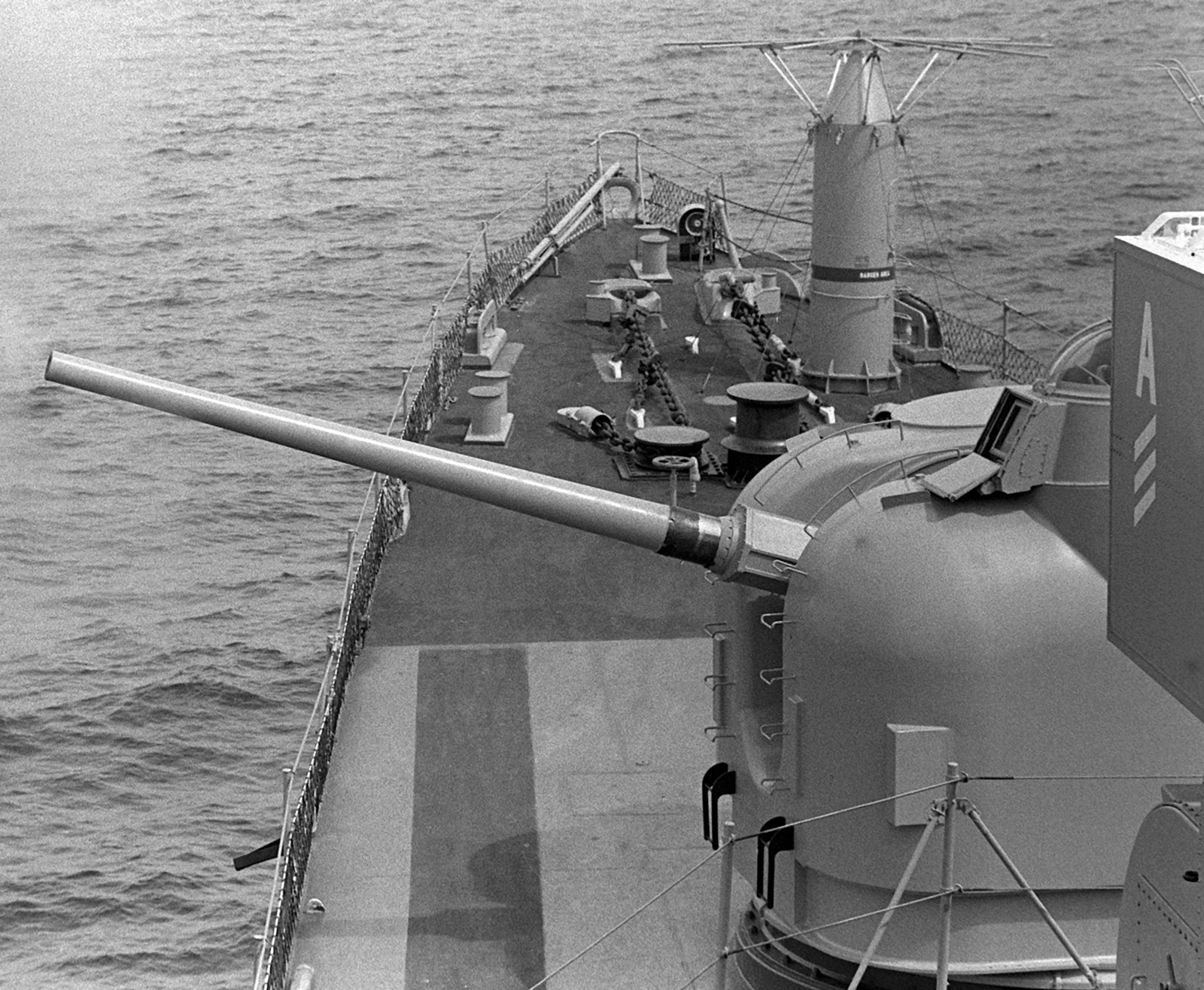 ddg-45 uss dewey farragut class destroyer us navy 1979 16 mk-42 5" 54 caliber gun