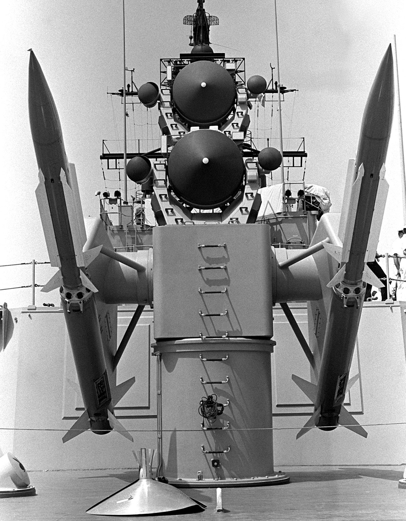 ddg-45 uss dewey farragut class destroyer us navy 1979 17 mk-10 launcher rim-67a standard missile sm-1er sam