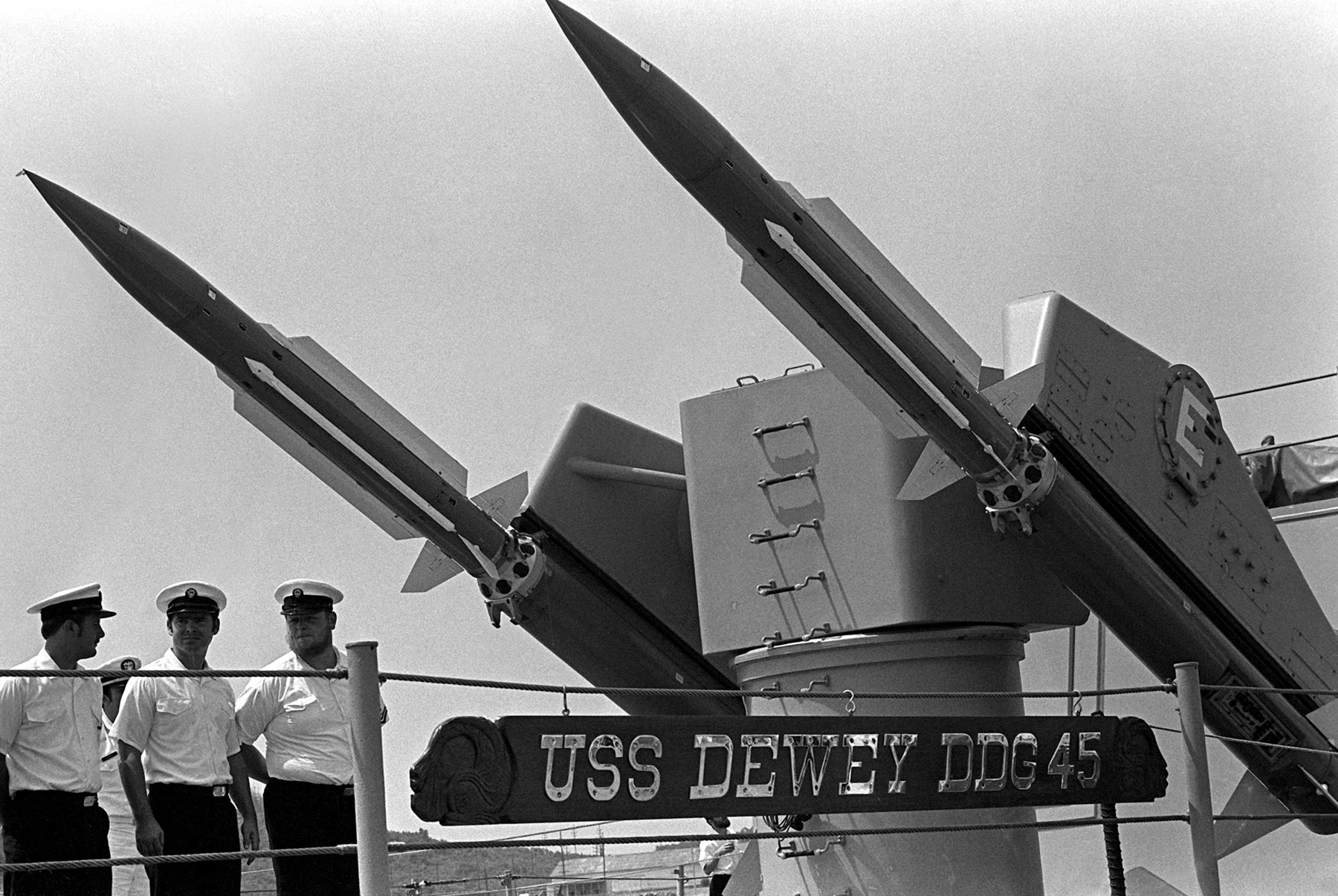 ddg-45 uss dewey farragut class destroyer us navy 1979 18 mk-10 launcher rim-67a standard missile sm-1er sam