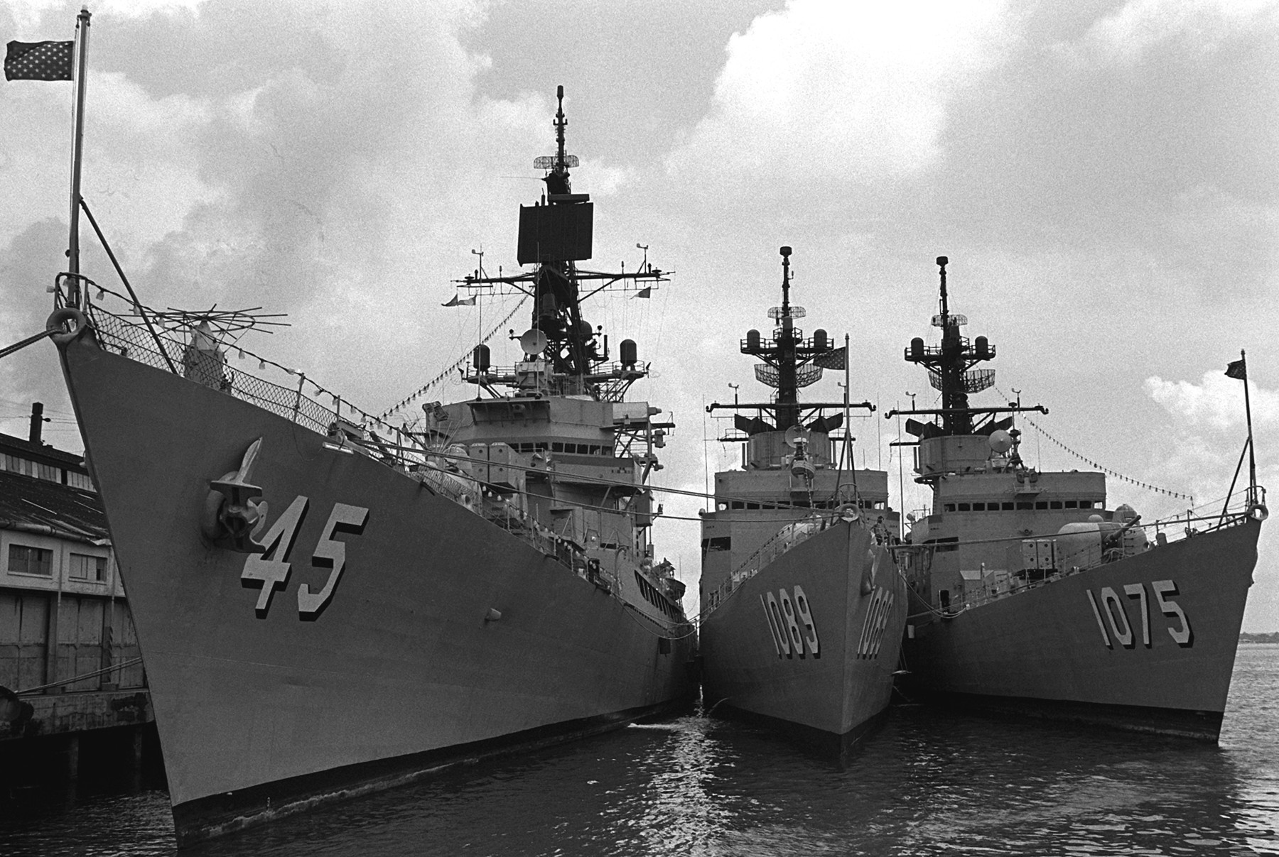 ddg-45 uss dewey farragut class destroyer us navy 1979 20