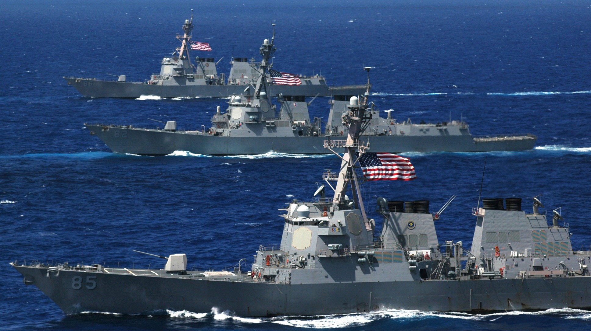 arleigh burke class guided missile destroyer us navy bath iron works ingalls shipbuilding