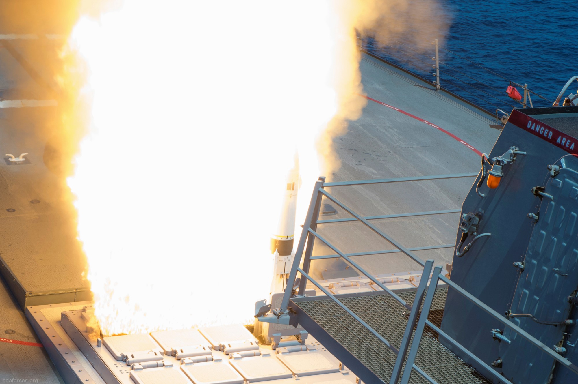 ddg-51 uss arleigh burke destroyer us navy 14 mk-41 vls standard missile