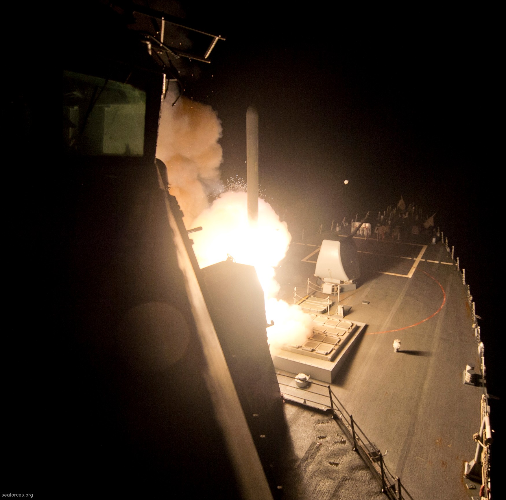 ddg-51 uss arleigh burke destroyer us navy 21 tomahawk tlam missile