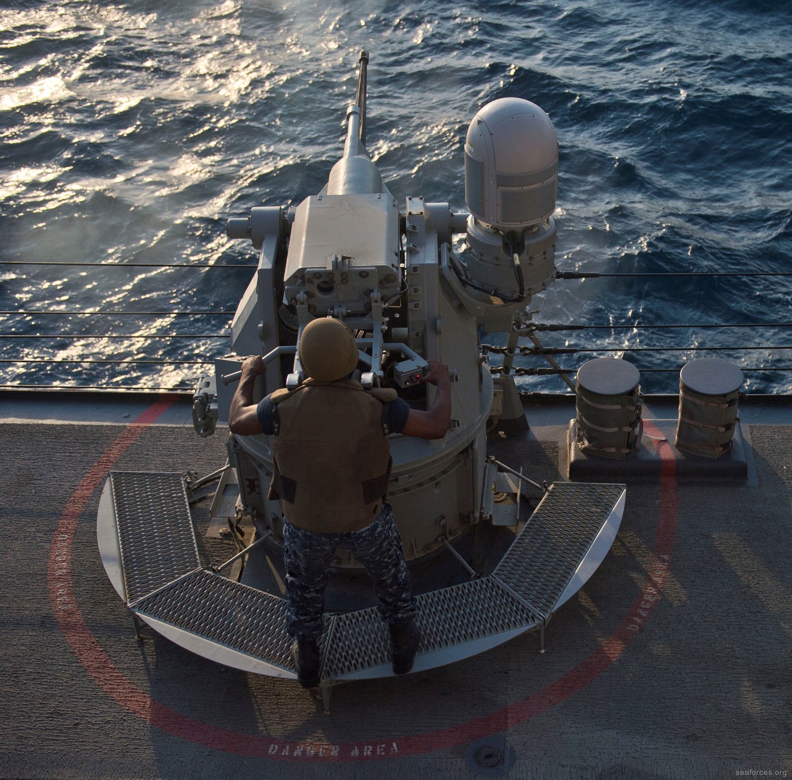 ddg-51 uss arleigh burke destroyer us navy 24 mk-38 mod.2 machine gun system