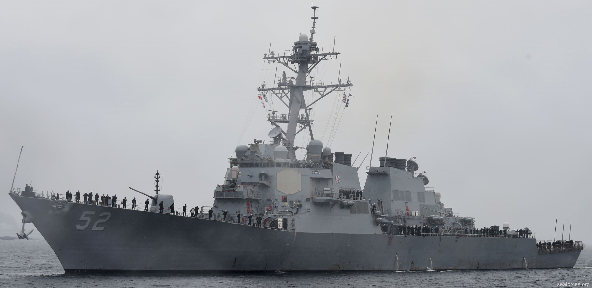 ddg-52 uss barry guided missile destroyer us navy 24 arriving yokosuka