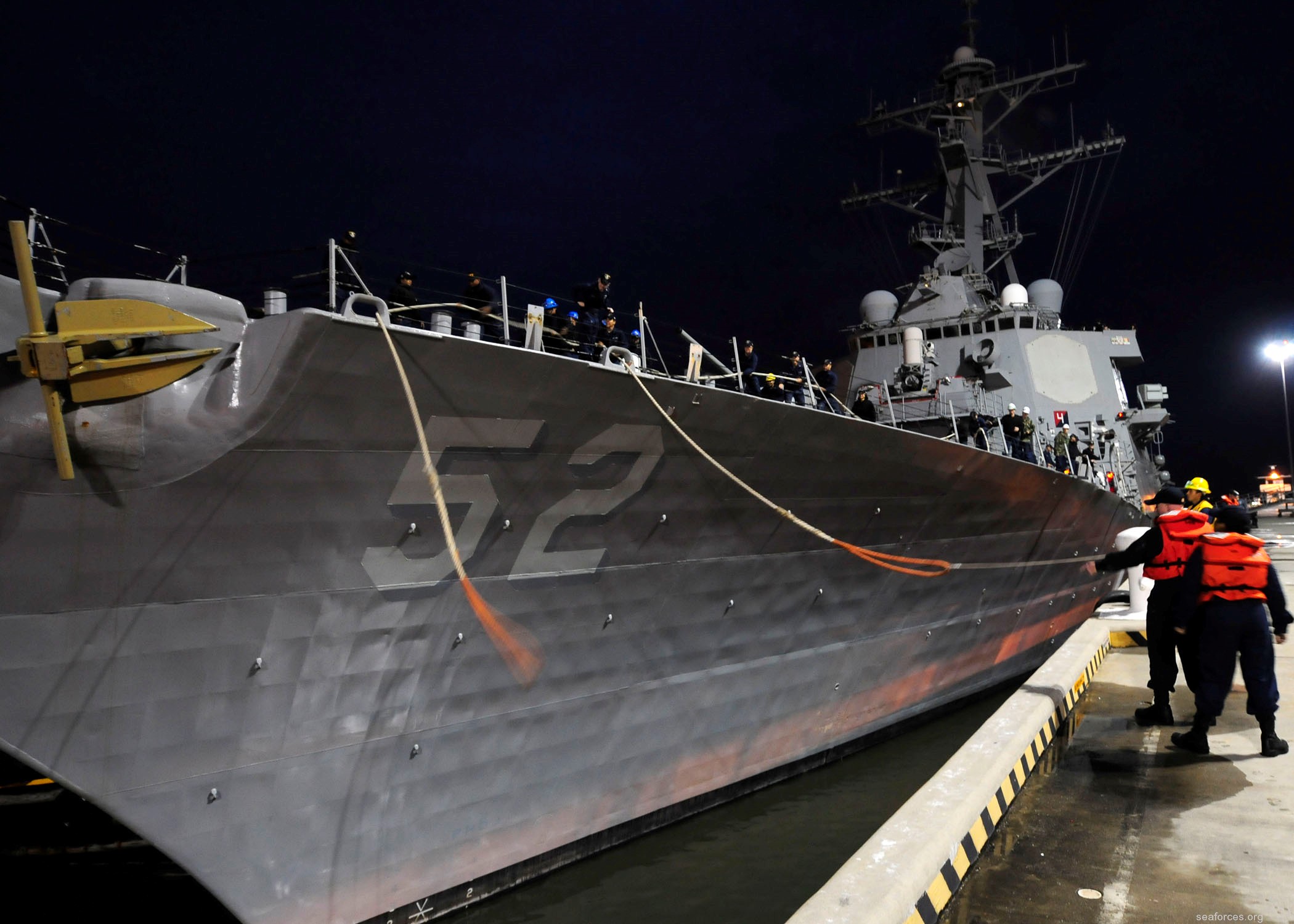 ddg-52 uss barry guided missile destroyer us navy 53 navsta norfolk