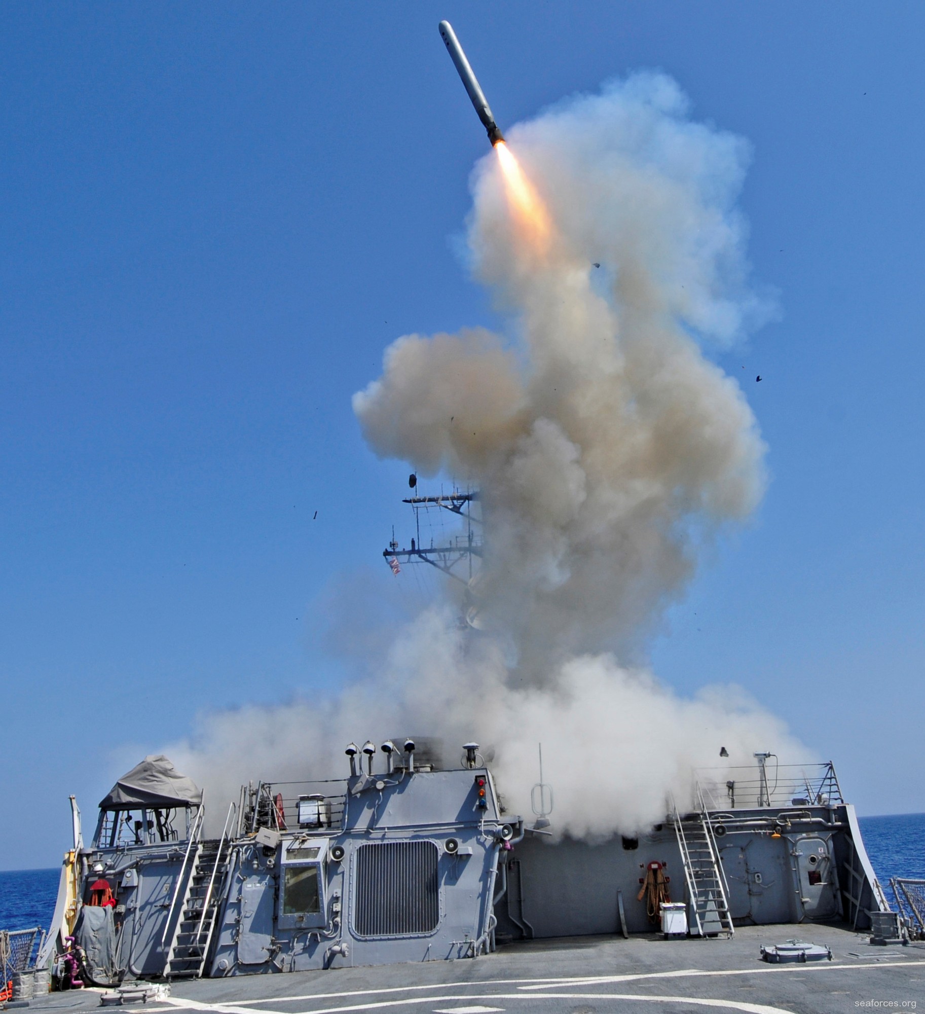ddg-52 uss barry guided missile destroyer us navy 60 bgm-109 tomahawk tlam missile lybia