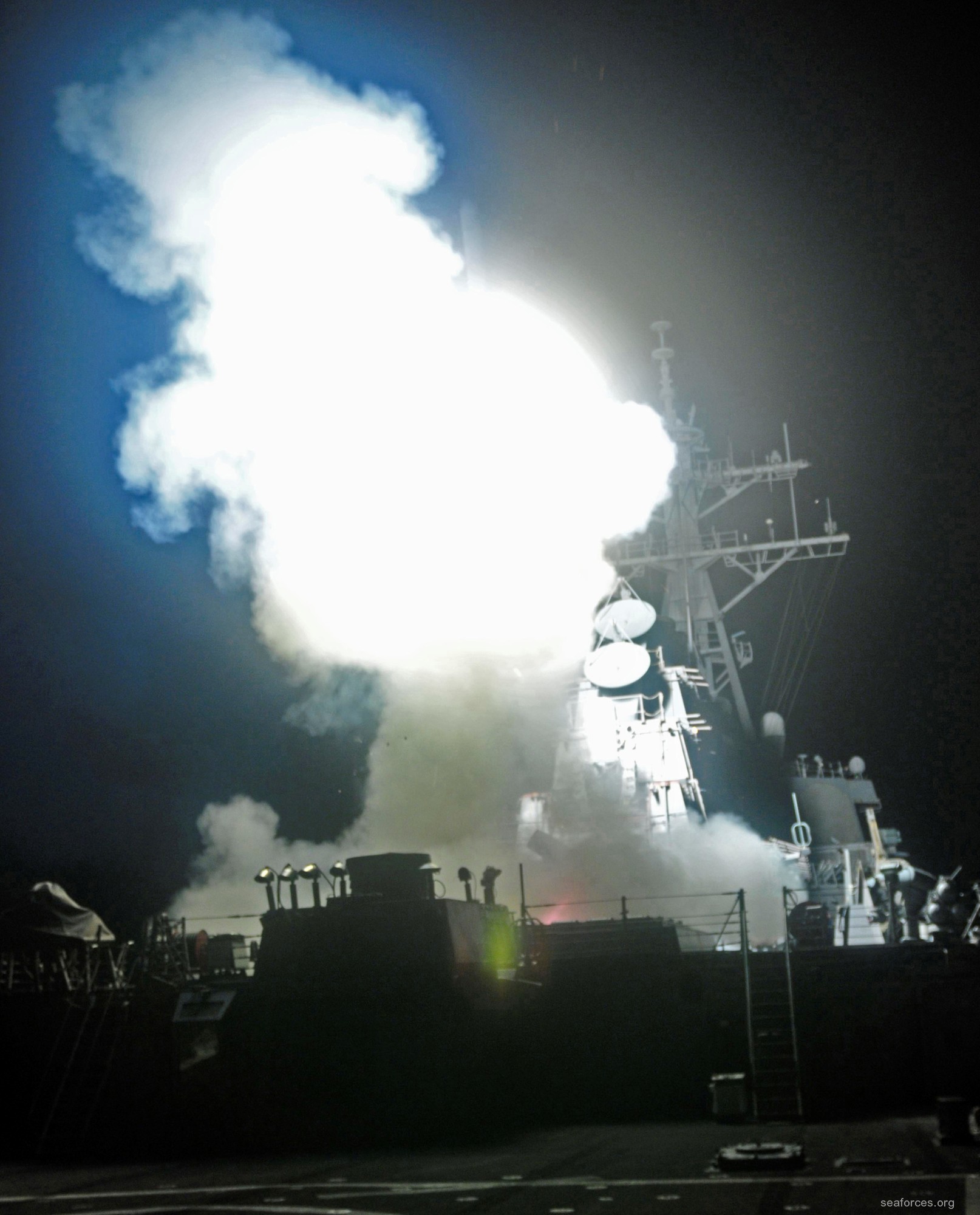 ddg-52 uss barry guided missile destroyer us navy 61 tomahawk tlam lybia