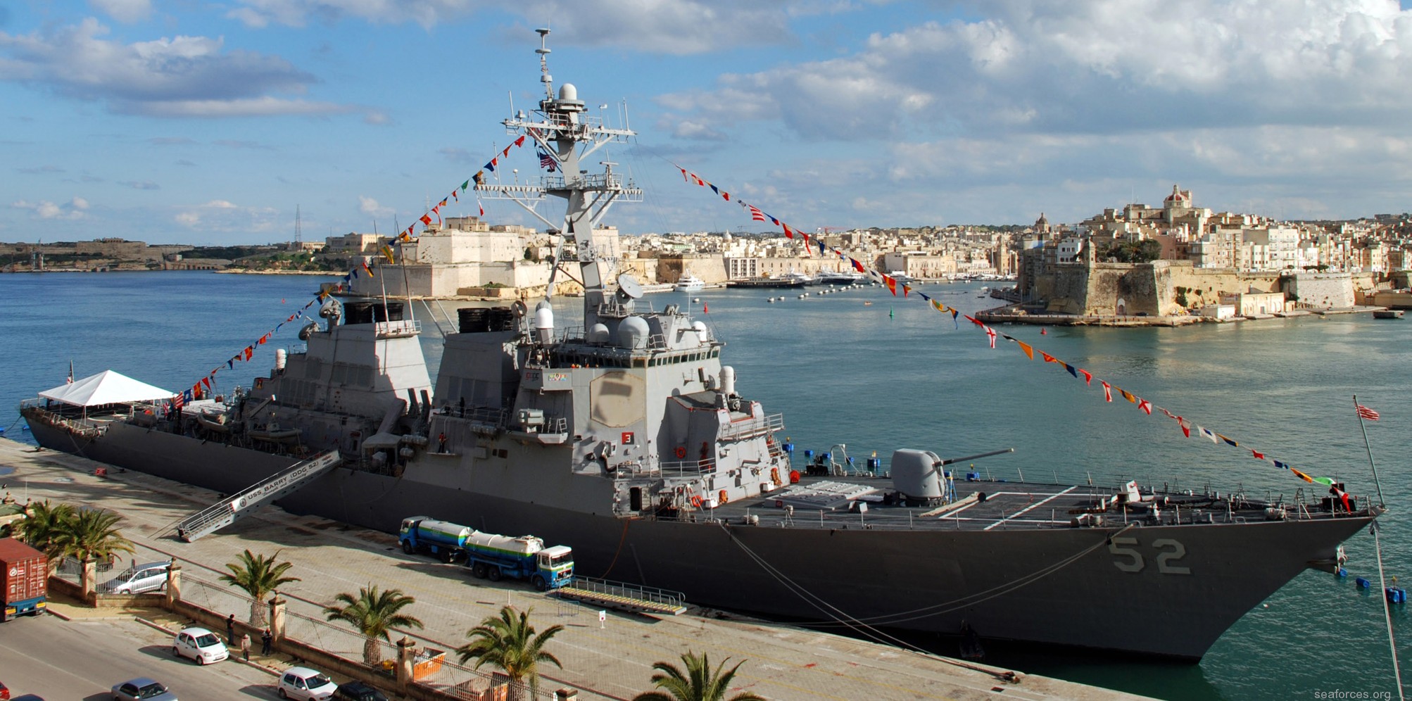 ddg-52 uss barry guided missile destroyer us navy 65 valletta malta