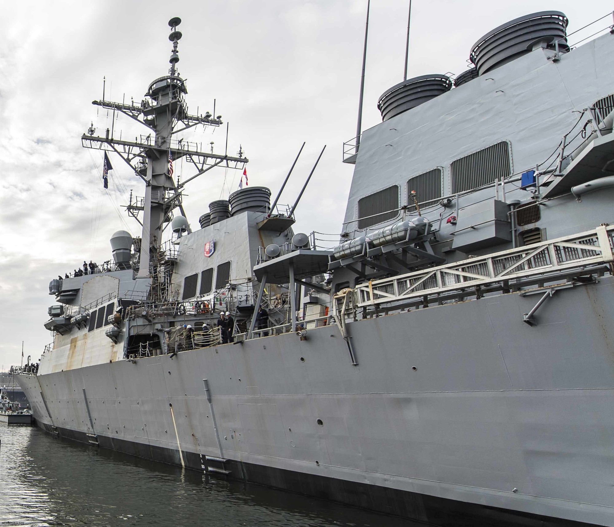 ddg-52 uss barry arleigh burke class guided missile destroyer us navy 106 yokosuka