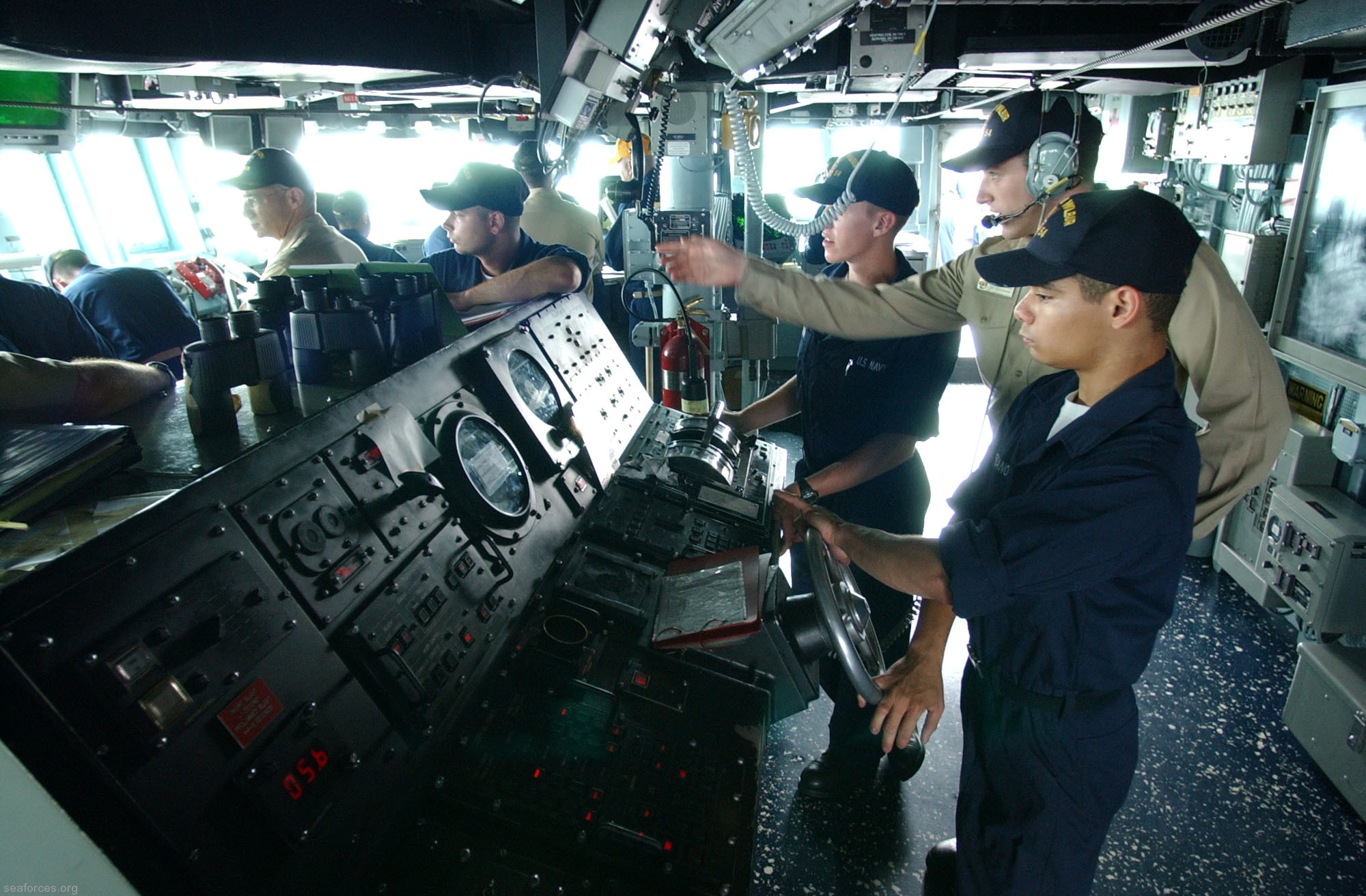 ddg-54 uss curtis wilbur destroyer us navy 80 bridge helm