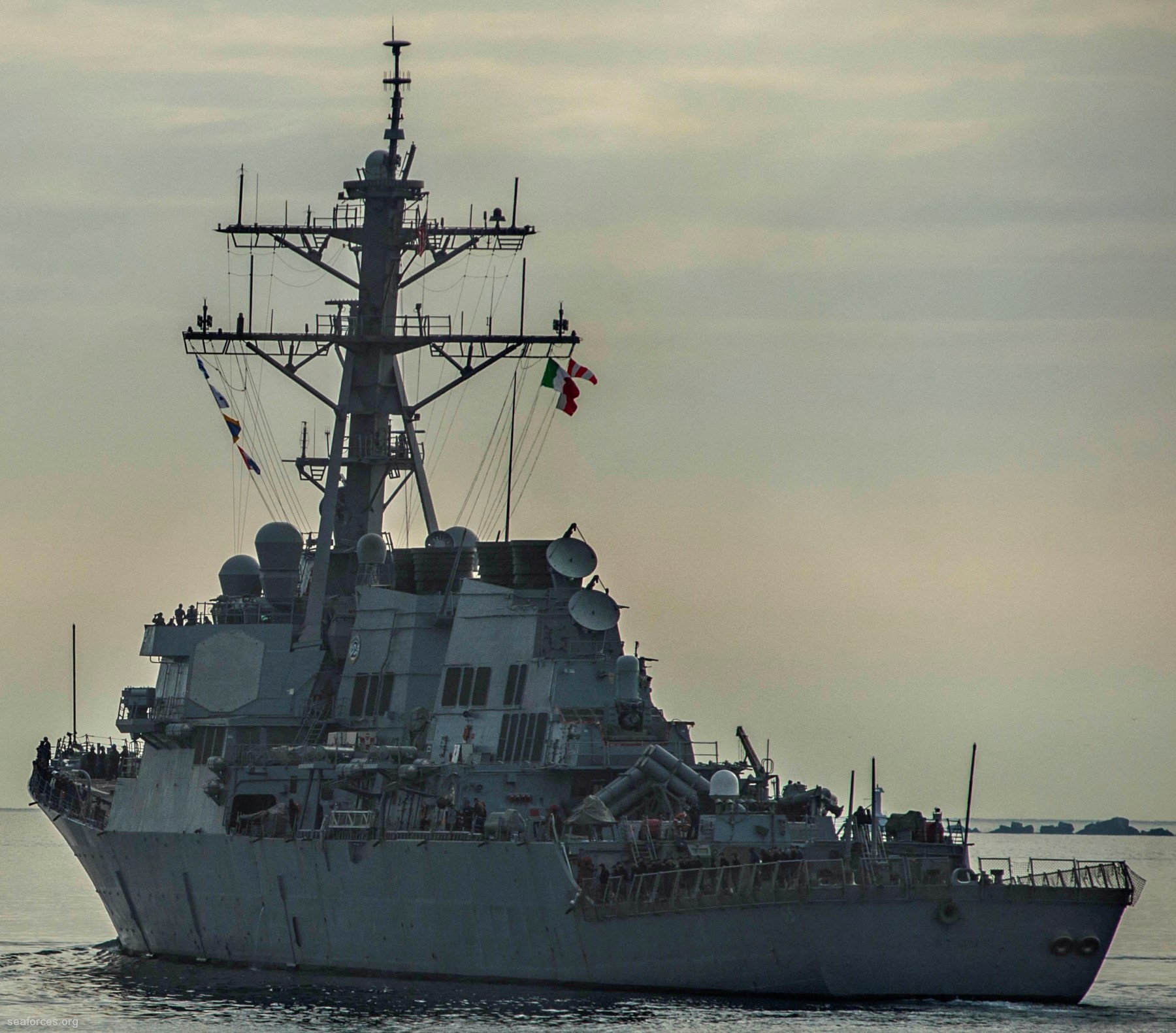 ddg-55 uss stout guided missile destroyer us navy 24 augusta bay sicily italy