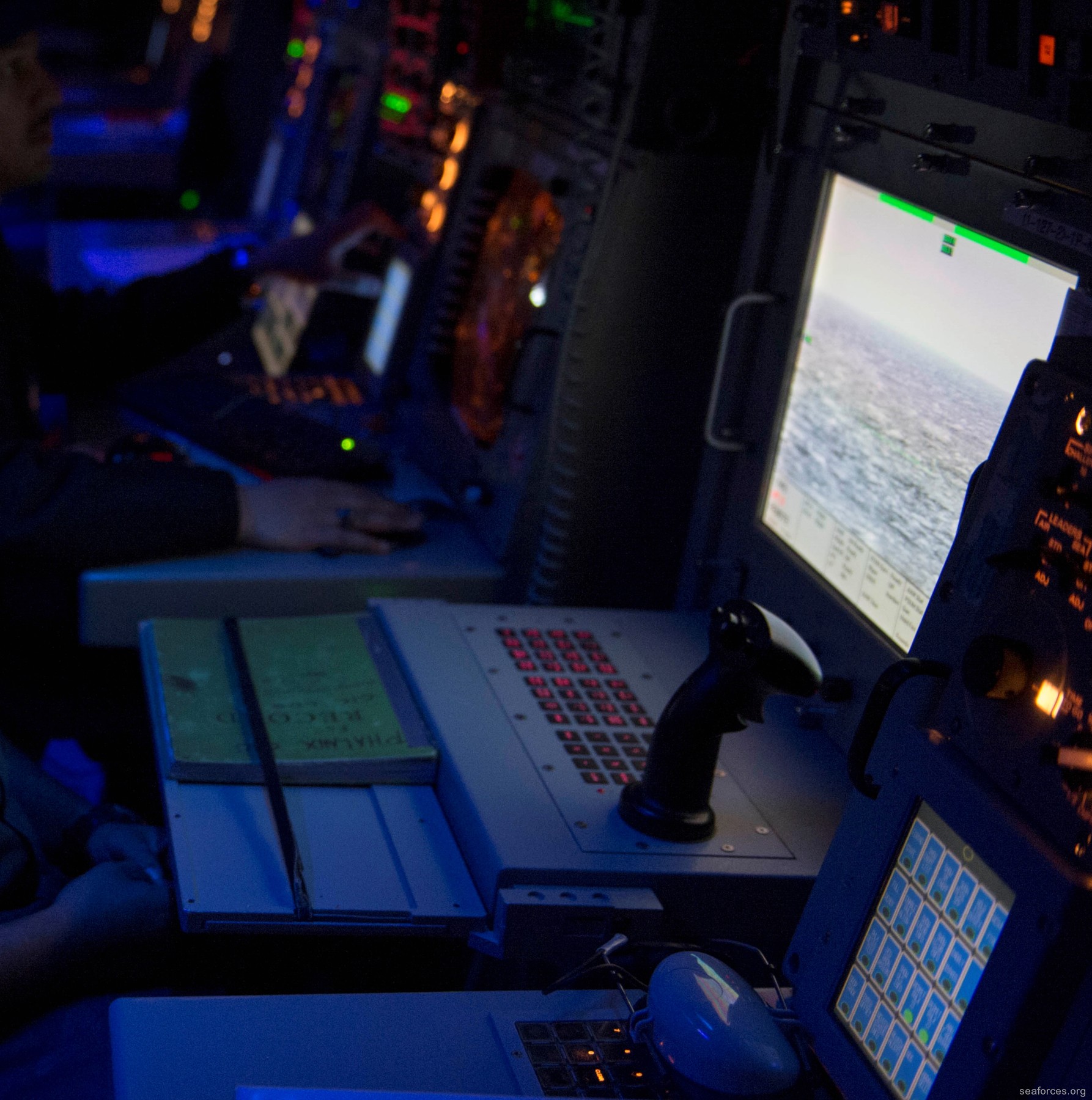 ddg-55 uss stout guided missile destroyer us navy 33 mk-15 phalanx ciws operator console