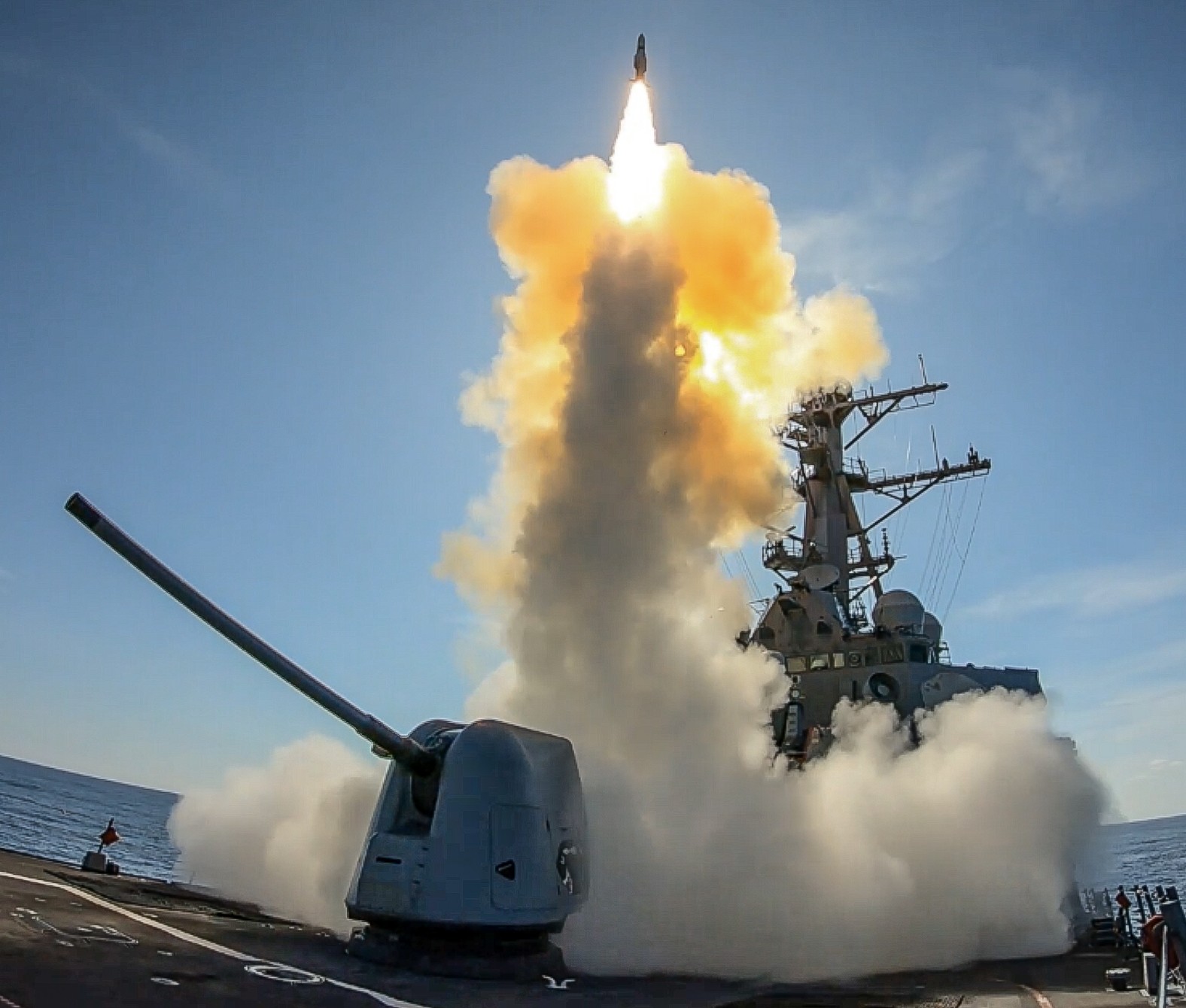 ddg-55 uss stout arleigh burke class guided missile destroyer us navy 9697 standard missile sm-2